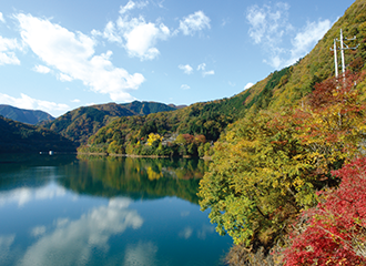 奥多摩湖の紅葉